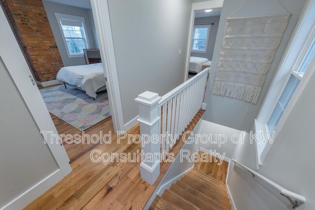 Building Photo - 65 E 7th Ave