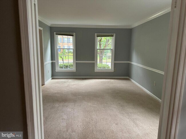 Building Photo - 12859 Valleywood Dr