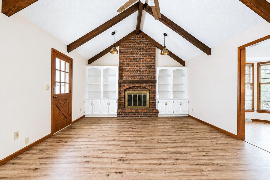 Building Photo - Spacious Shawnee Home Near Mill Creek Streamway Park