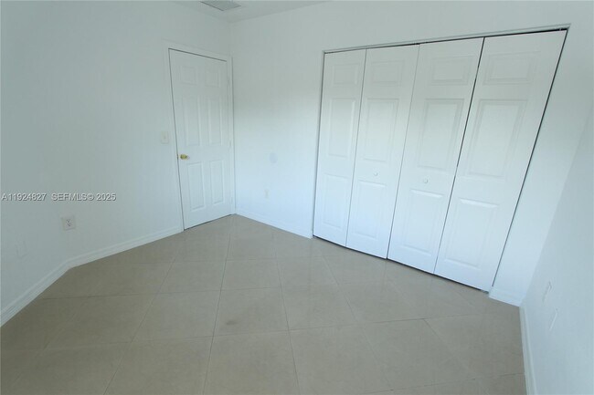 Building Photo - 26271 SW 135th Ave