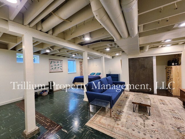 Building Photo - 5935 N Concord Ave