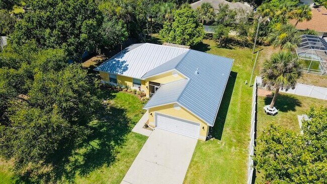Building Photo - 1590 Polynesian Ln