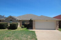 Building Photo - Beautifully updated 3 bedroom 2 bath home ...