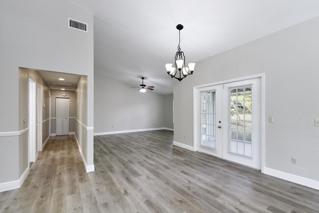 Building Photo - 916 Daffodil Dr