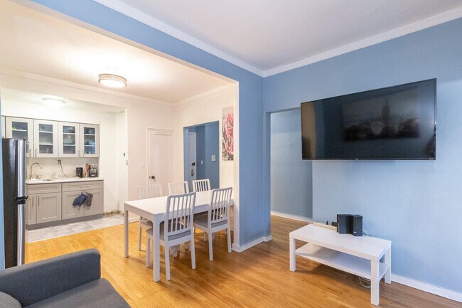 Building Photo - 340 E 80th St