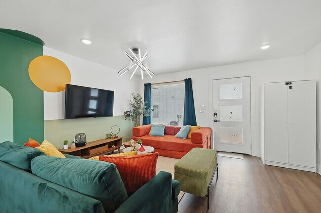 Building Photo - 4416 San Jacinto St