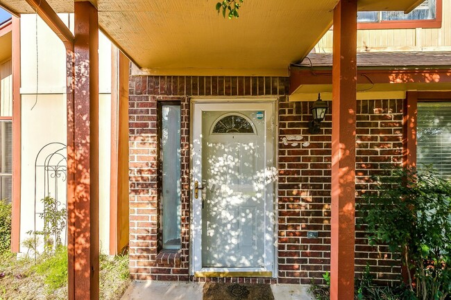 Building Photo - Great 2 Bed 2 Bath Townhouse in S Arlington- 76017