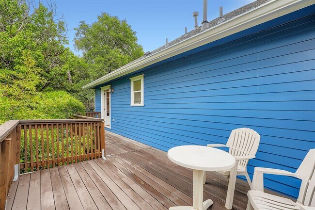 Building Photo - 1117 Algarita Ave