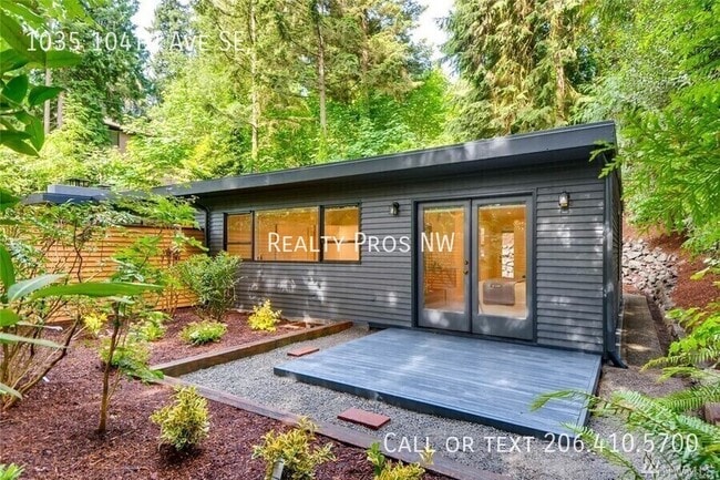 Building Photo - 1035 104th Ave SE