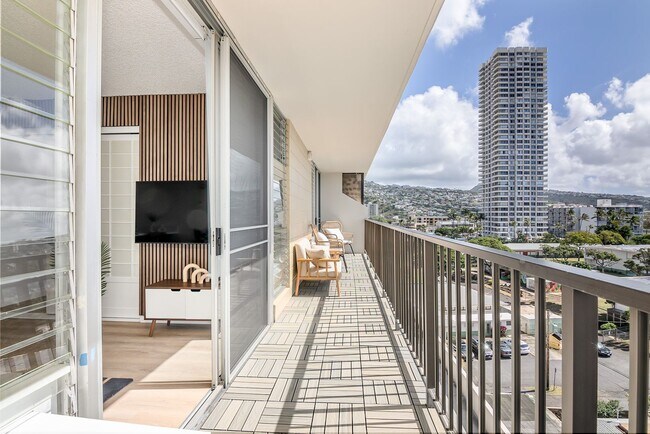 Building Photo - Beautifully Remodeled and Fully furnished 2 Bed 1.5 1 parking.  Available between March-Nov 30th