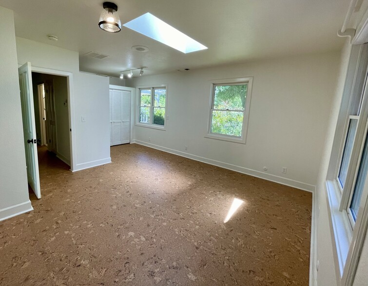 another view of primary suite - 6605 Shady Lake Ln