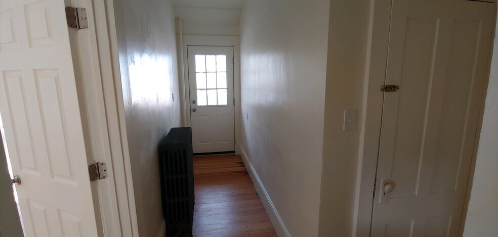 Building Photo - 120 Brackett St