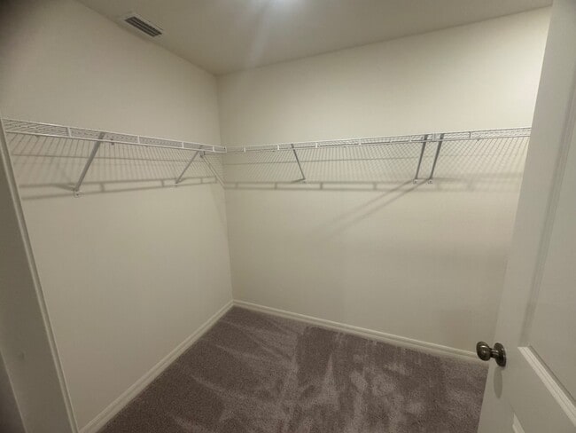 Building Photo - 1848 Grand Ridge St