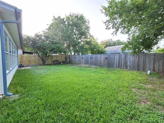 Building Photo - 804 Kavanagh Dr
