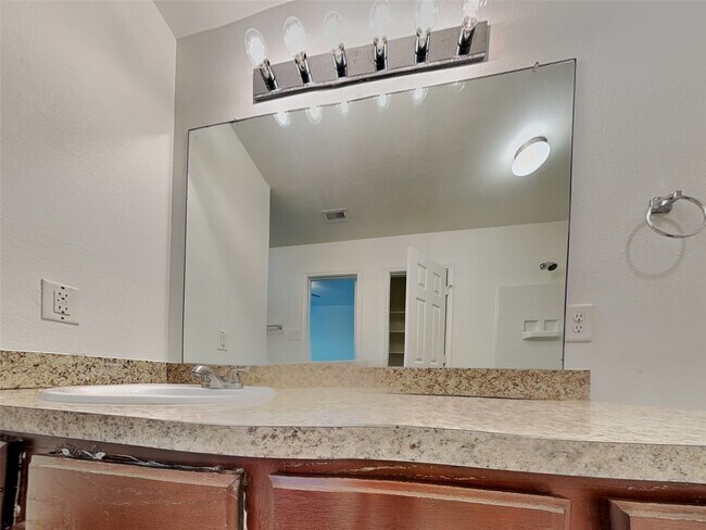 Building Photo - 2710 Bammelwood Dr