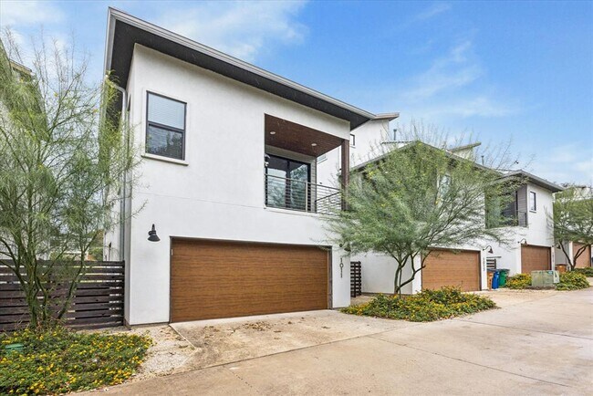 Building Photo - 1011 E 12th St