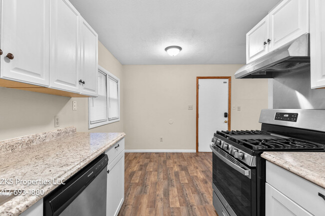 Kitchen/Dining - 2224 W Bodeb St