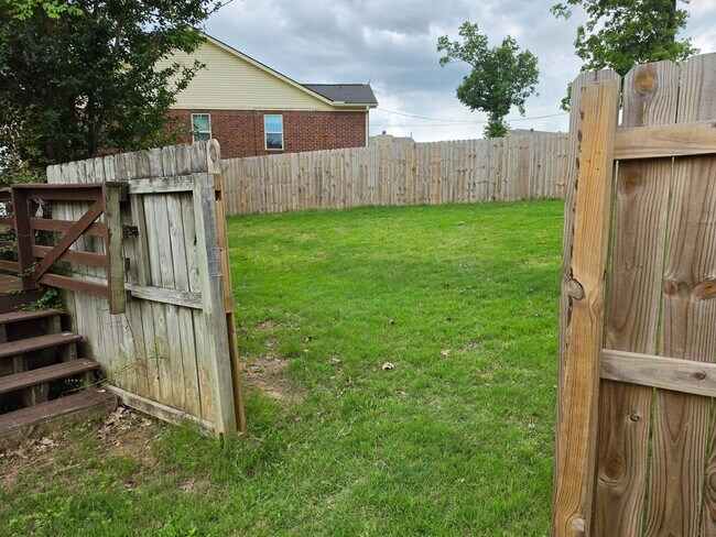 Building Photo - Great 3BR 2BA Find in Pleasant Tree Neighborhood!