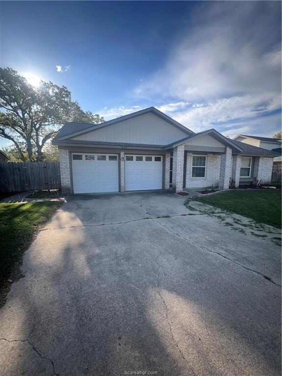 Primary Photo - 808 Val Verde Dr