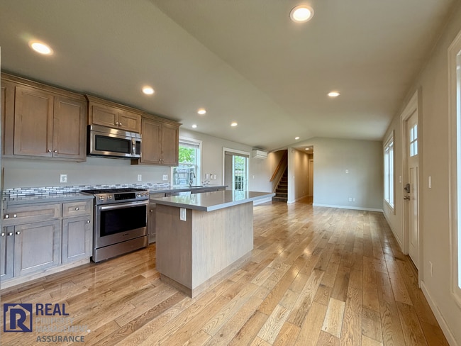 Building Photo - Spacious & Modern 3BR/2BA Home in Quiet Hillsboro Neighborhood