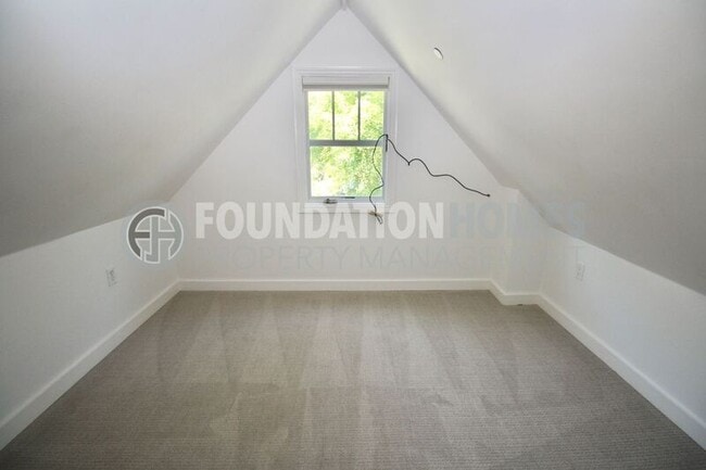 Building Photo - 2022 Fifth Ave
