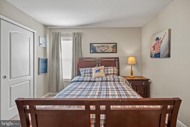 Building Photo - 1025 Forsythia Ln