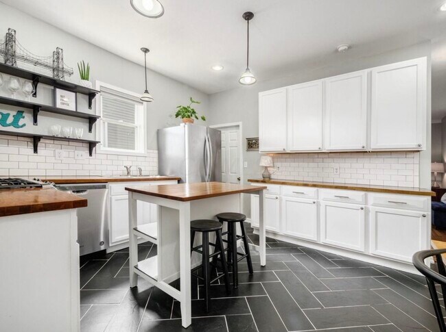 Eat-in-Kitchen 2 - 383 Hanford St