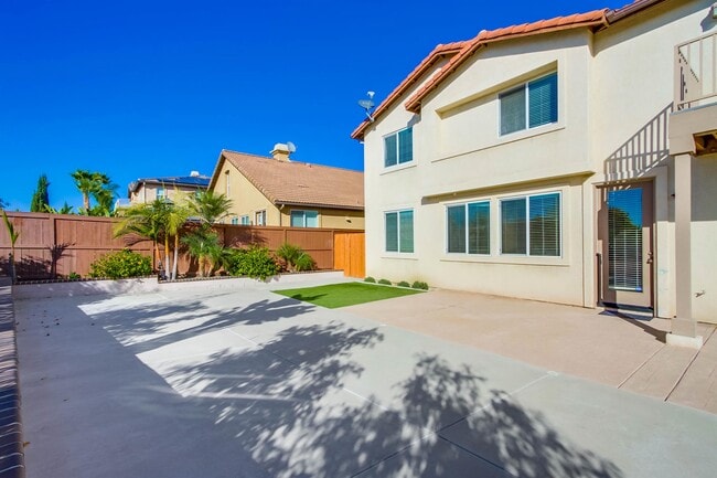 Building Photo - 1059 Vista Pointe Blvd