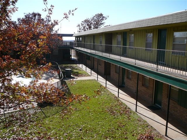 Primary Photo - Villa Madrid Apartments