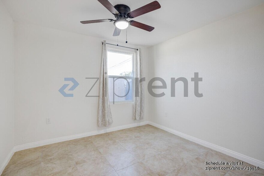 Building Photo - 1447 N Mountain Ave