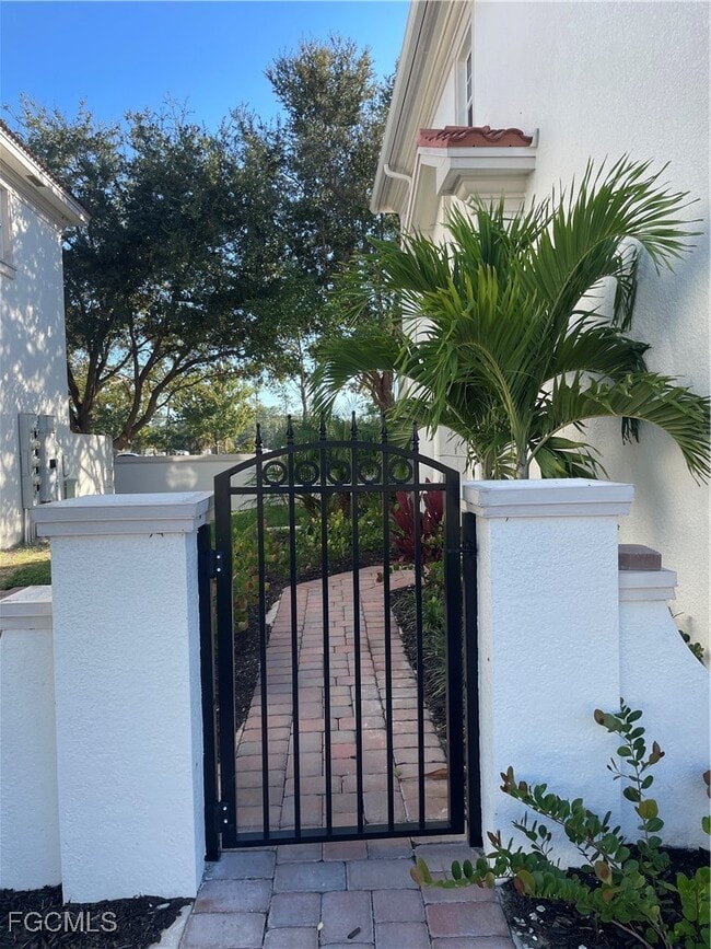 Building Photo - 7012 Romana Way