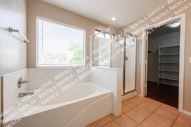 Building Photo - 9202 W MacKenzie Dr