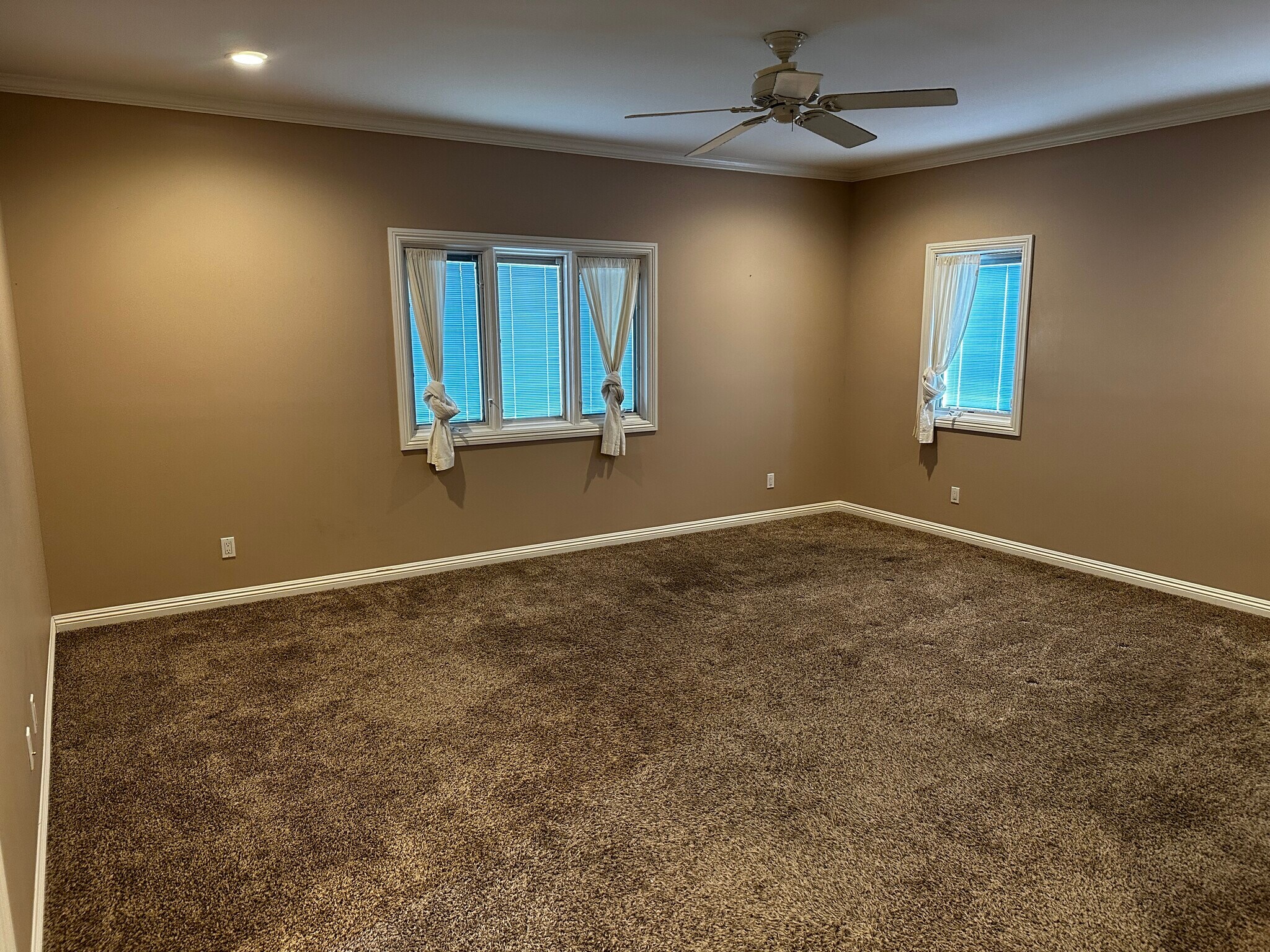 Building Photo - 5560 Buffalo Ave