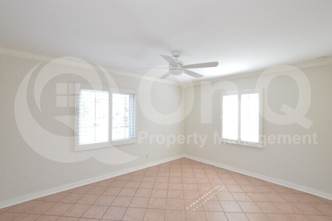 Building Photo - 1402 W Glenrosa Ave
