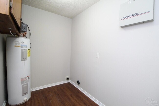 Building Photo - 5250 Powrie Dr
