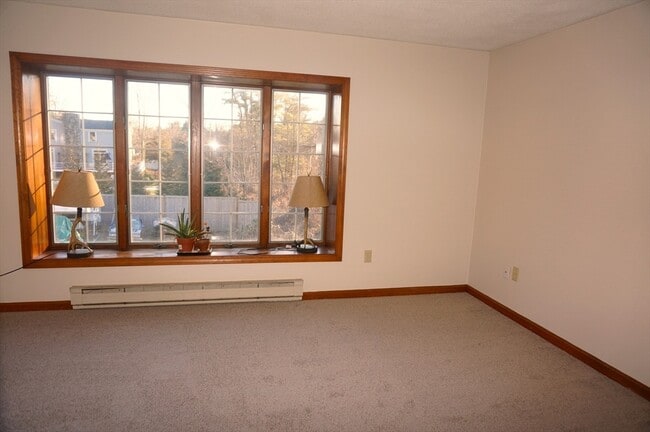 Building Photo - 33 King Philip Rd