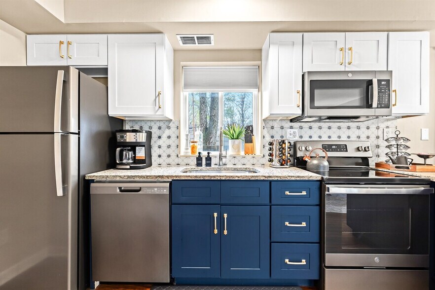 Building Photo - 18939 Sharon Ln