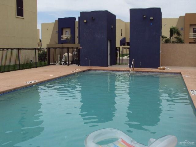 Building Photo - 11 W Daffodil Ave