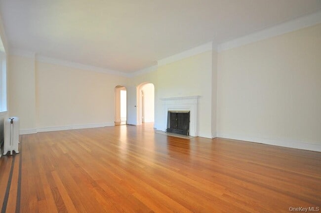 Building Photo - 155 Garth Rd