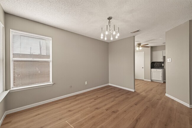 Building Photo - 4251 Southchase Ln