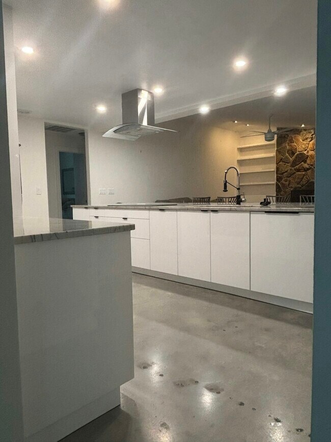 Building Photo - 4250 Marlowe Dr
