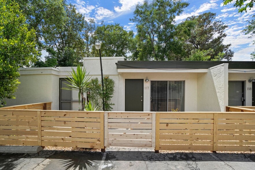Building Photo - Individual Bungalows: All 1 bedroom/ 1 bat...
