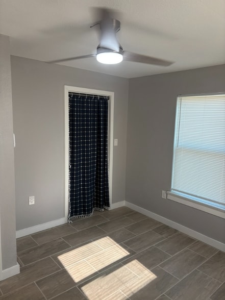 Building Photo - 519 Claride St