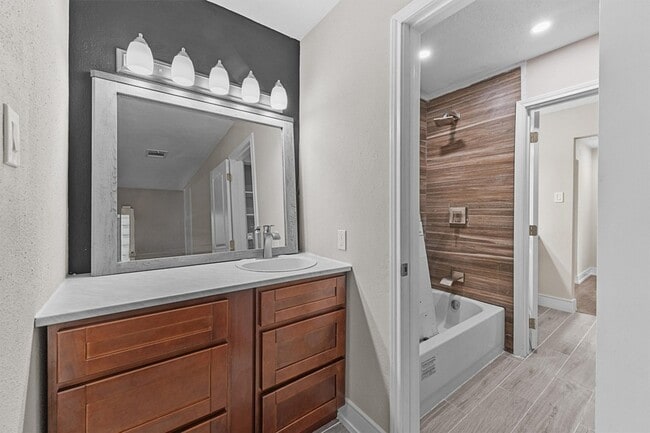 Building Photo - 16026 Beechnut St