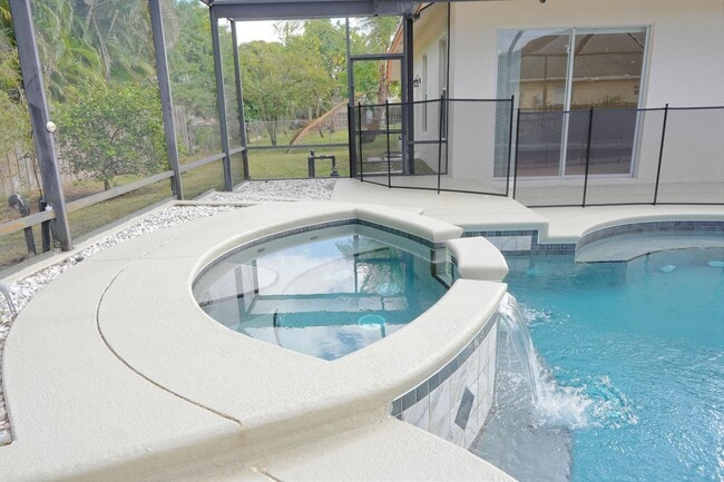 Building Photo - 781 SW Dolores Ave