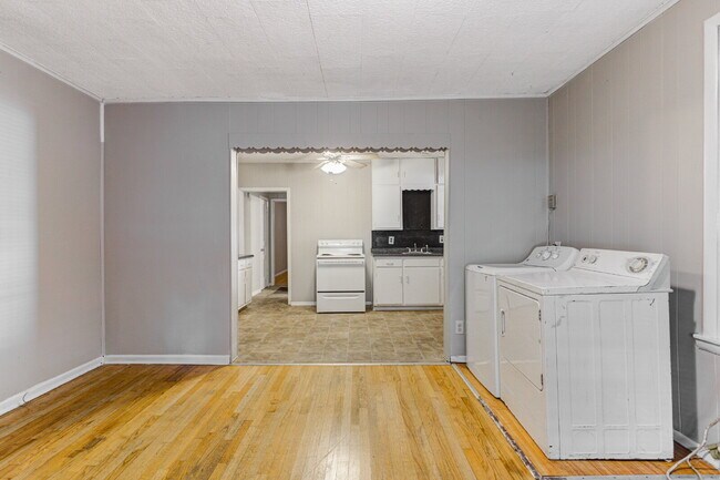Building Photo - Midtown 1BR with appliances included