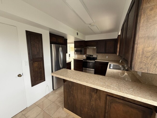 Building Photo - 3 bedroom house with amazing views