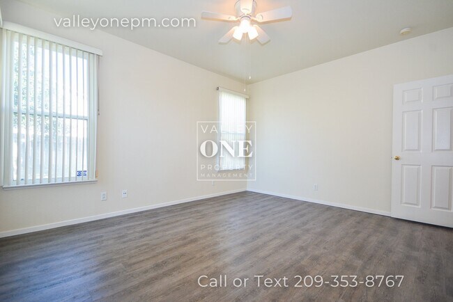 Building Photo - Well-Maintained Single Story Home in Desir...