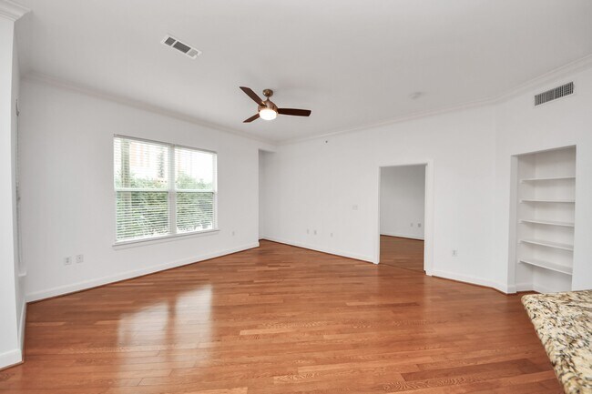 Building Photo - 1010 Rosine St