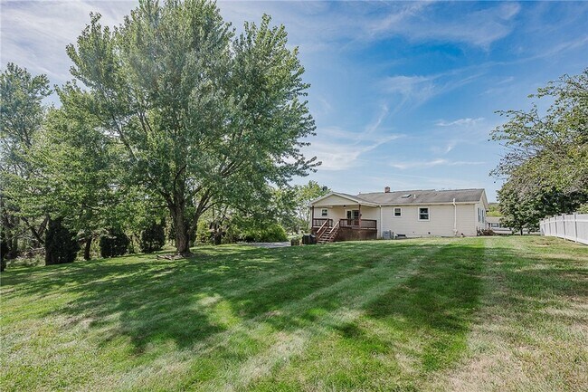 Building Photo - 979 Barclay Rd
